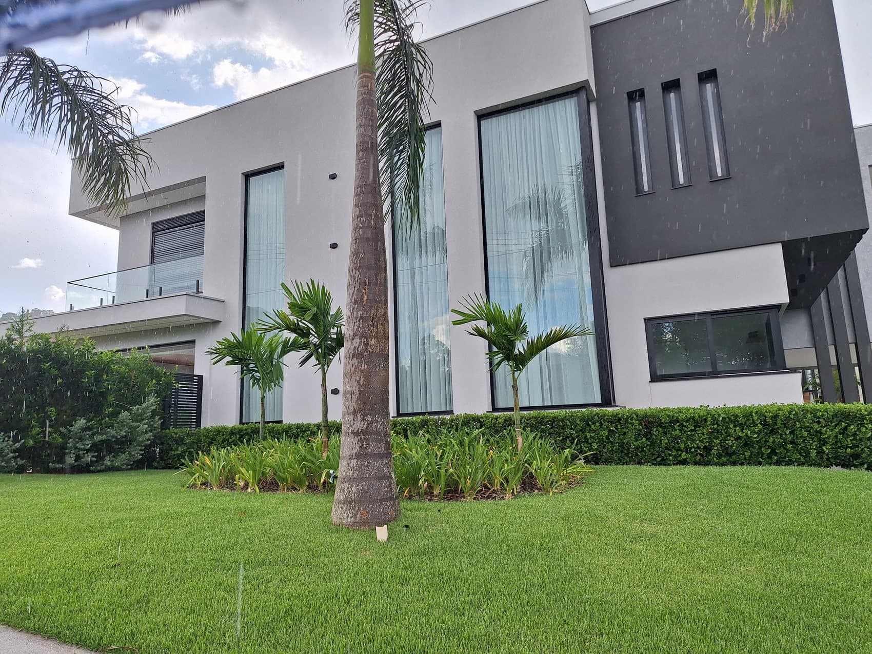 Fachada residencial com película refletiva
